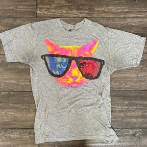 gray cat graphic tshirt